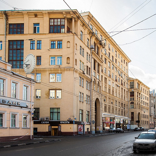 В Москве выставили на торги однокомнатную квартиру в доме завода «Геодезия» 